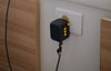waka-waka-world-travelcharger in stopcontact