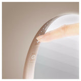 Close-up touchbediening Lanaform Lumino LED lamp met timer en dimfunctie