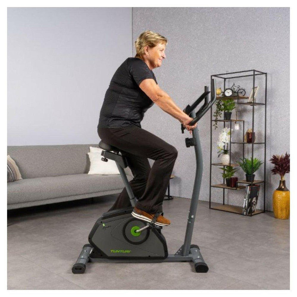 Zijprofiel Tunturi Cardio Fit B40 met groene accenten en lage instap