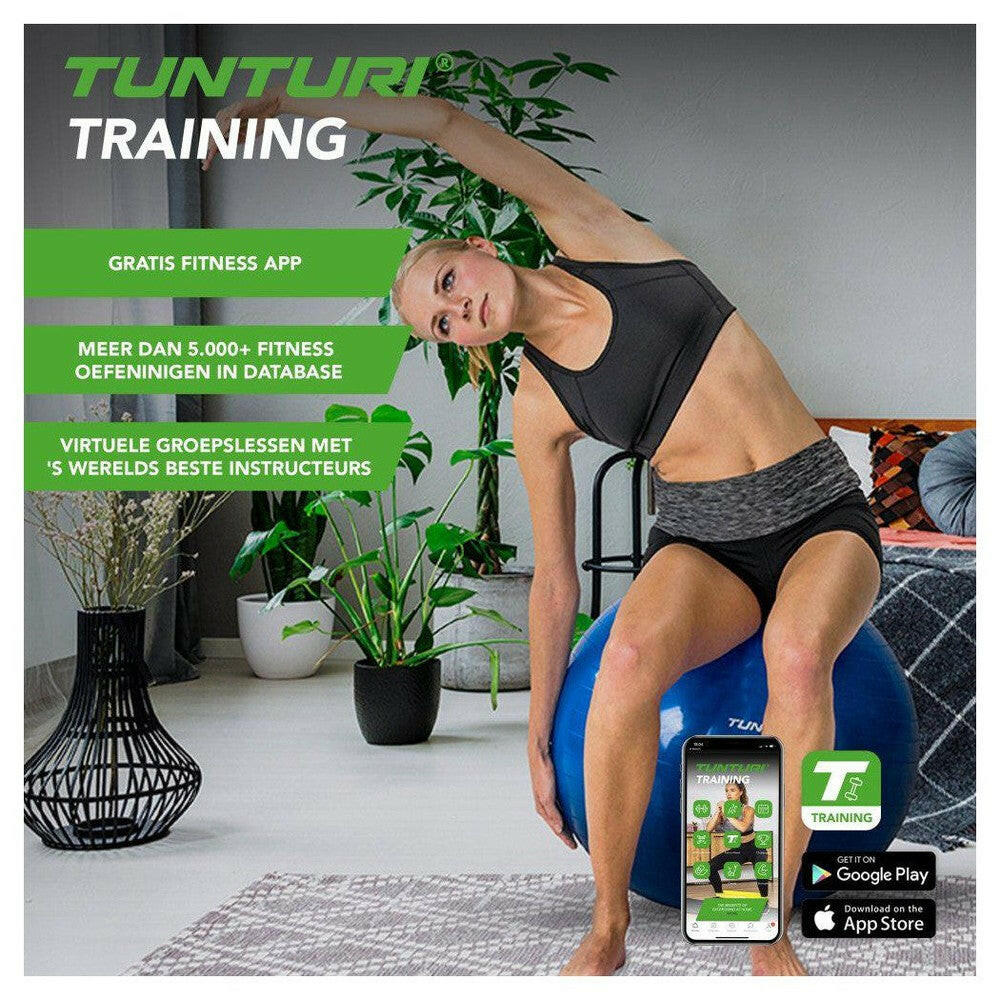 Vrouw doet zijwaartse buiging op blauwe Tunturi fitnessbal met trainingsapp