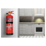 Alecto BP-1 brandblusser gemonteerd in keuken muurbeugel