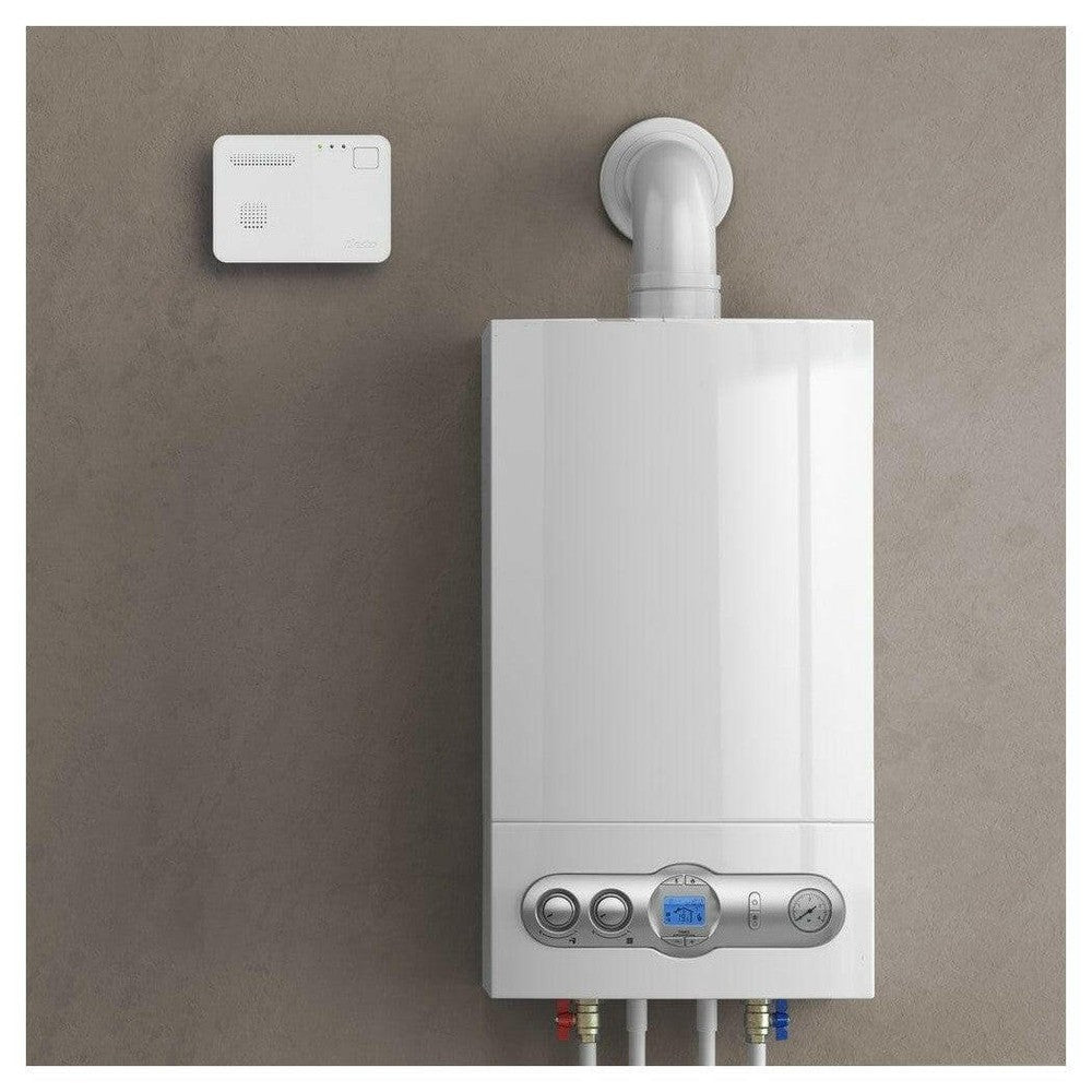Alecto koolmonoxidemelder gemonteerd boven een wandketel in de keuken