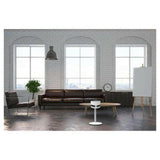 Boneco F120 witte vloerventilator voor lederen bank in lichte kamer