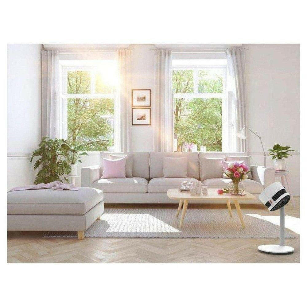 Boneco F120 vloerventilator in woonkamer naast bank en salontafel