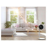 witte Boneco vloerventilator in modern wooninterieur met lichtgrijze bank en houten vloer