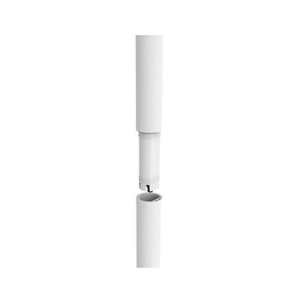 close-up witte in hoogte verstelbare statiefbuis van vloerventilator met klemmechanisme