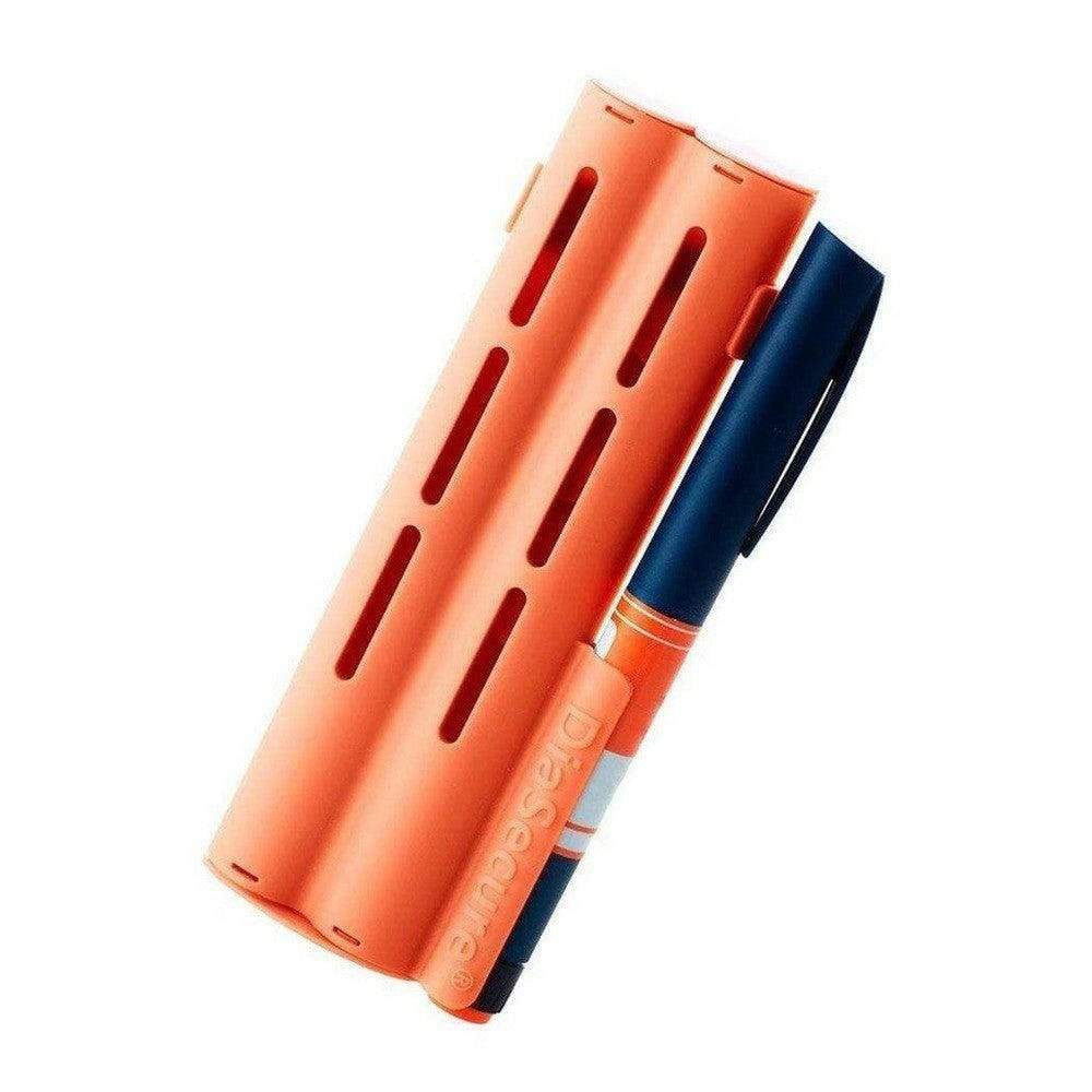 Oranje DiaSecure insuline koeltasje met clip voor pen en ventilatieopeningen aan de zijkant