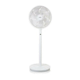 Voorzijde witte Domo DO8149 statiefventilator met ronde grille en DOMO-logo