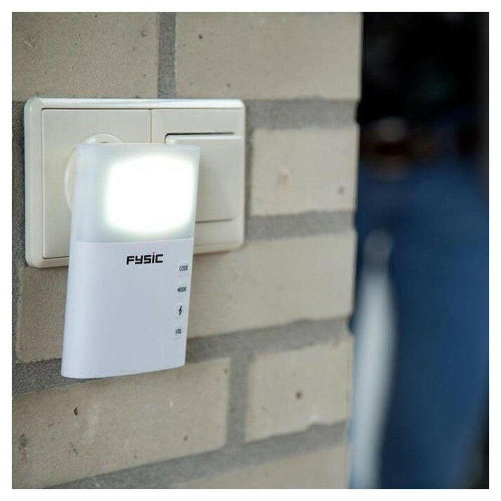 Fysic deurbel ontvanger in muur met actieve flits en bedieningsknoppen