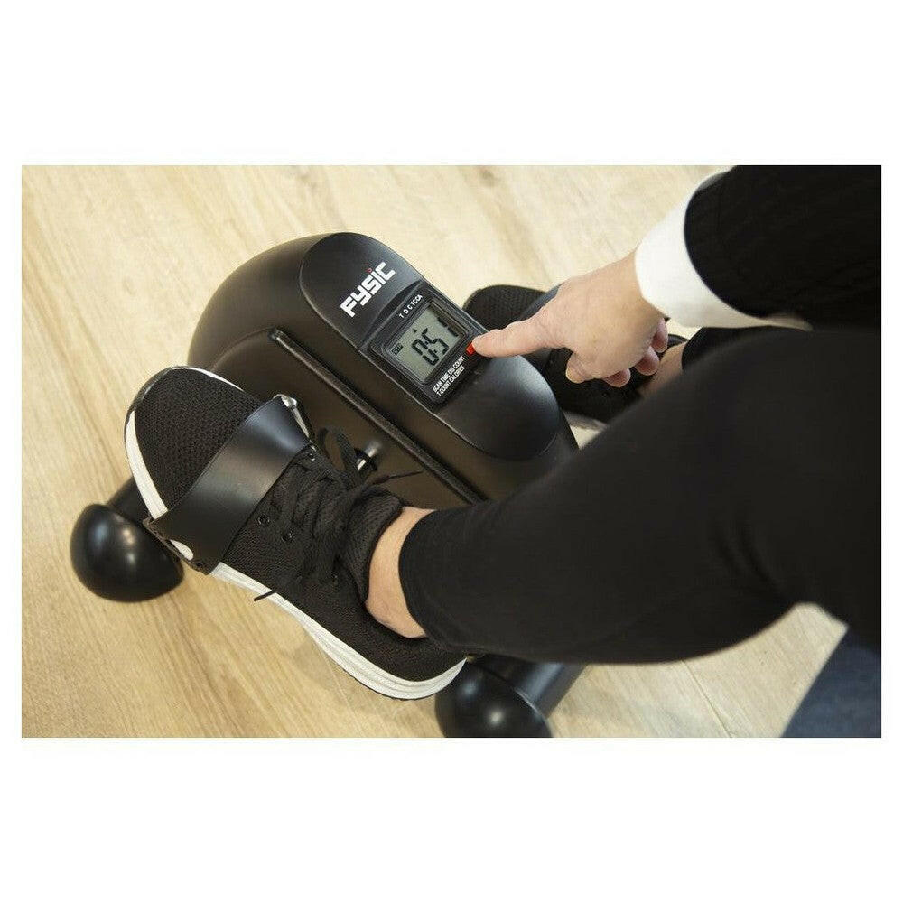 Close-up van rode knop op Fysic FW12 fietstrainer display
