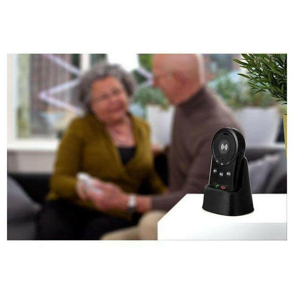 Fysic FXA-100 alarmknop in standaard met onscherpe achtergrond van senioren