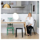 Witte Innolux Rondo 400 LED lamp op houten tafel in keukenomgeving