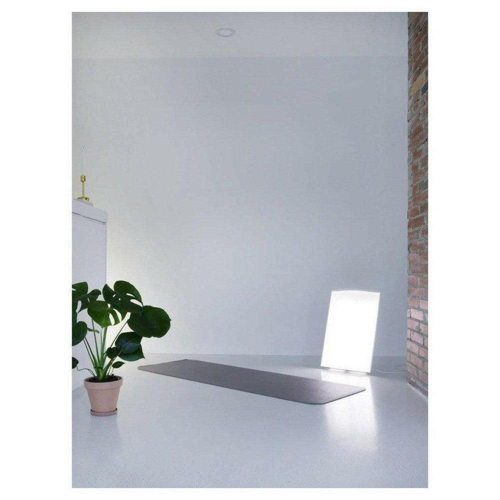 Innolux Supernova LED daglichtlamp werpt heldere lichtvlek in minimalistisch interieur