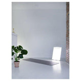 Innolux Supernova LED daglichtlamp werpt heldere lichtvlek in minimalistisch interieur