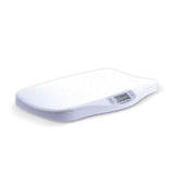 Witte Lanaform babyweegschaal met digitale display en platte vorm