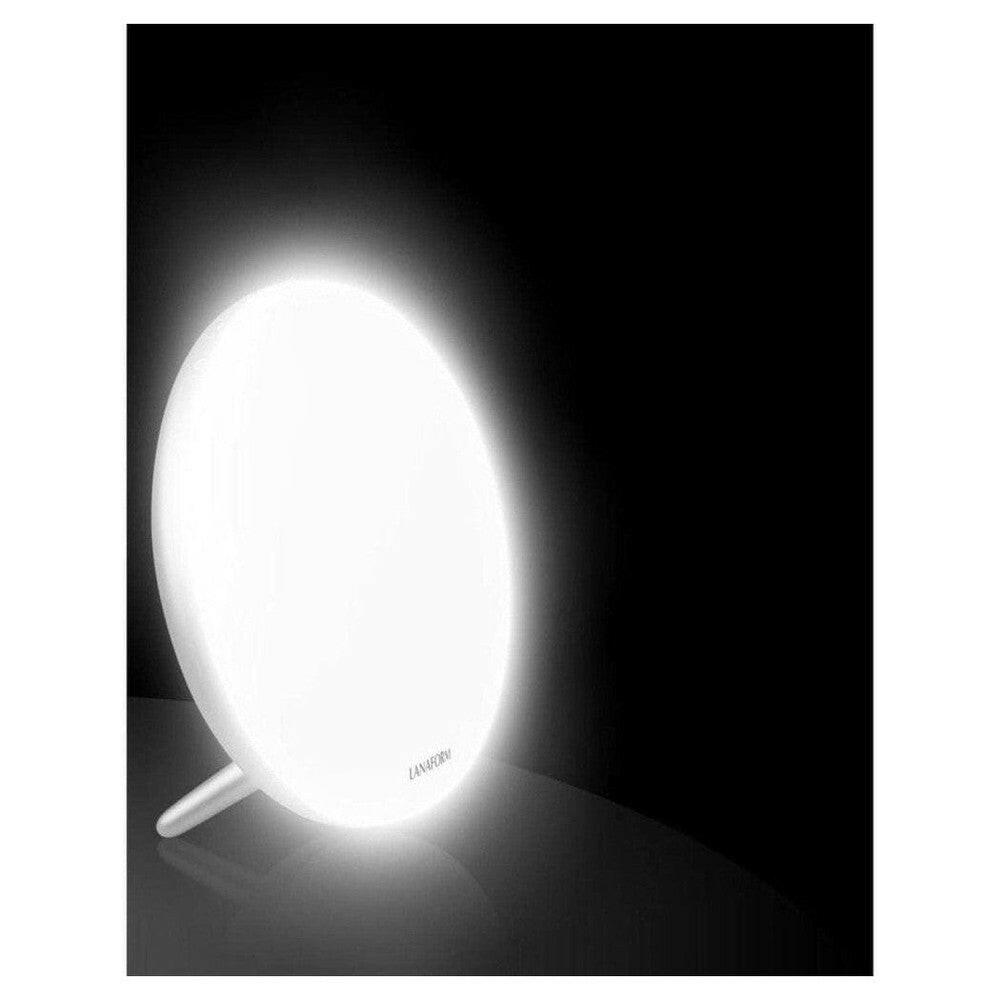 Lanaform Lumino LED daglichtlamp zilver straalt helder licht uit tegen donkere achtergrond