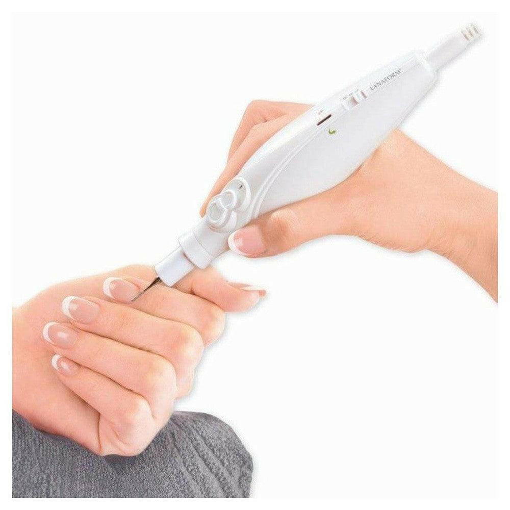 Gebruik van Lanaform nagelverzorgingsapparaat voor het verzorgen van nagelranden bij een frisse manicure