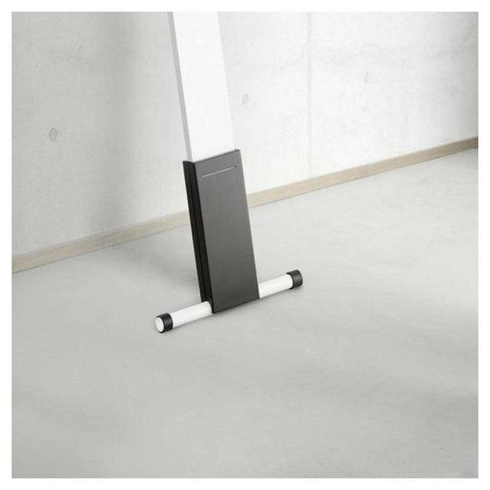 Zwart T-vormig voetstuk van draagbare LED-lamp