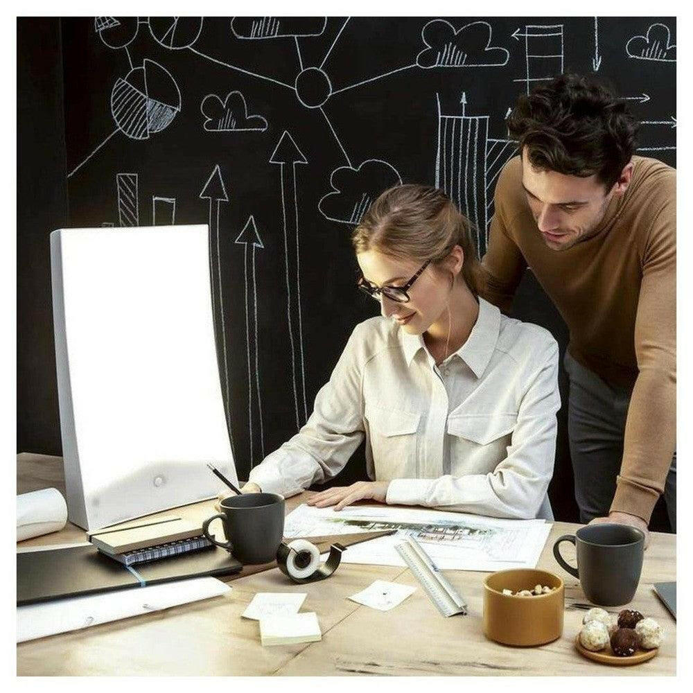 Lumie Brazil heldere daglichtlamp op kantoorbureau