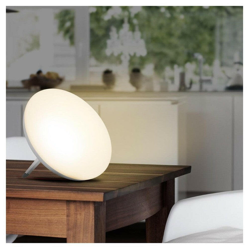 Medisana LT 500 daglichtlamp warmwit licht op houten tafel