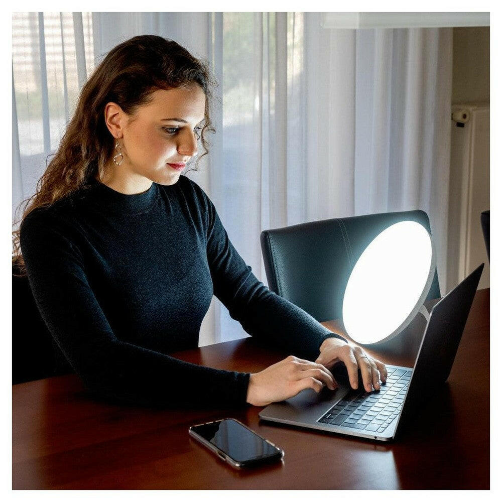 Medisana LT 500 daglichtlamp helder wit licht bij computerwerk