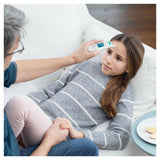 Medisana TM 750 voorhoofd thermometer meten zonder contact bij jonge vrouw