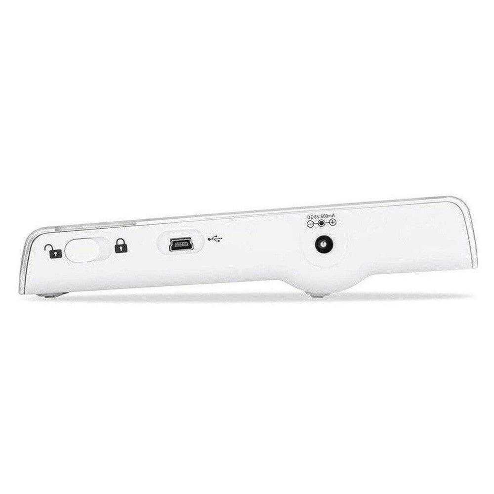 Achterkant witte Microlife bloeddrukmeter met USB-C poort