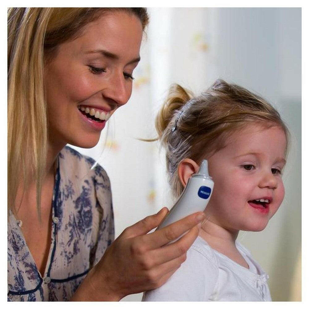 Omron oorthermometer gebruikt voor koortsmeting bij kind