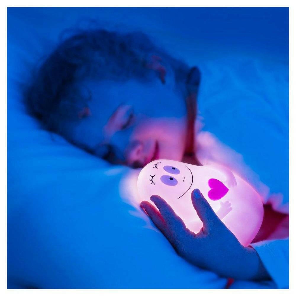 Kind houdt roze Barbapapa LED nachtlampje vast voor rustig slapen
