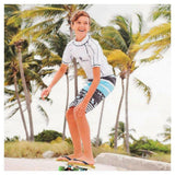 Wit Snapper Rock UV-shirt met korte mouwen voor kinderen, getoond tijdens skateboarden