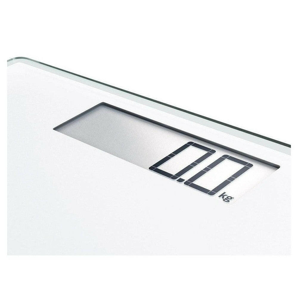 Close-up LCD-scherm witte weegschaal toont gewicht in kg