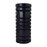 Vooraanzicht zwarte Tunturi foamroller met horizontale ribbels en merknaam