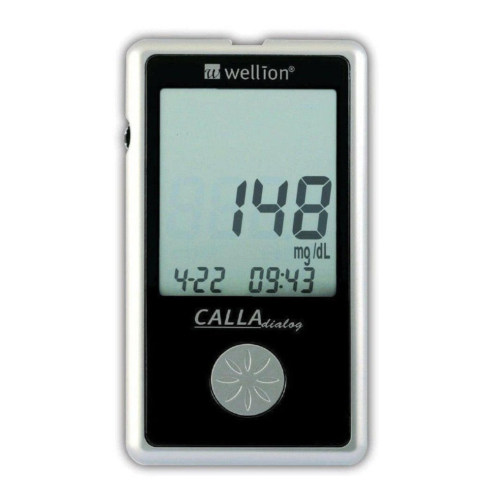 Frontaal zicht op Wellion Calla Dialog glucosemeter met zilveren rand en bedieningsknop